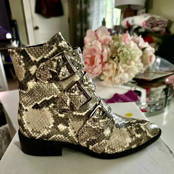 Steven New York Harmon Women's White Snake Boots Sz 7.5 - Picture 1 of 7